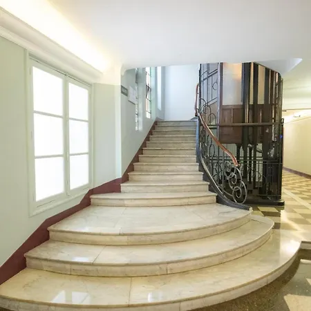 Luxurious 3 Bedroom Apartment, In The Heart *