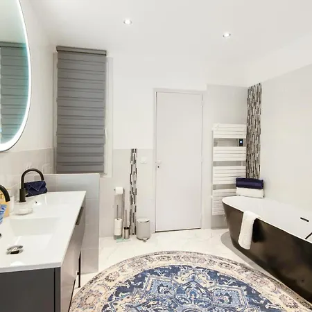 Luxurious 3 Bedroom Apartment, In The Heart Κάννες