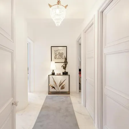 Διαμέρισμα Luxurious 3 Bedroom Apartment, In The Heart