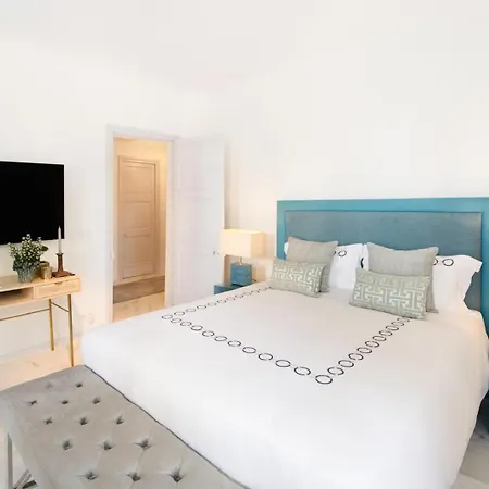 Luxurious 3 Bedroom Apartment, In The Heart Διαμέρισμα *