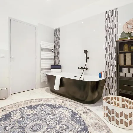 Luxurious 3 Bedroom Apartment, In The Heart Κάννες